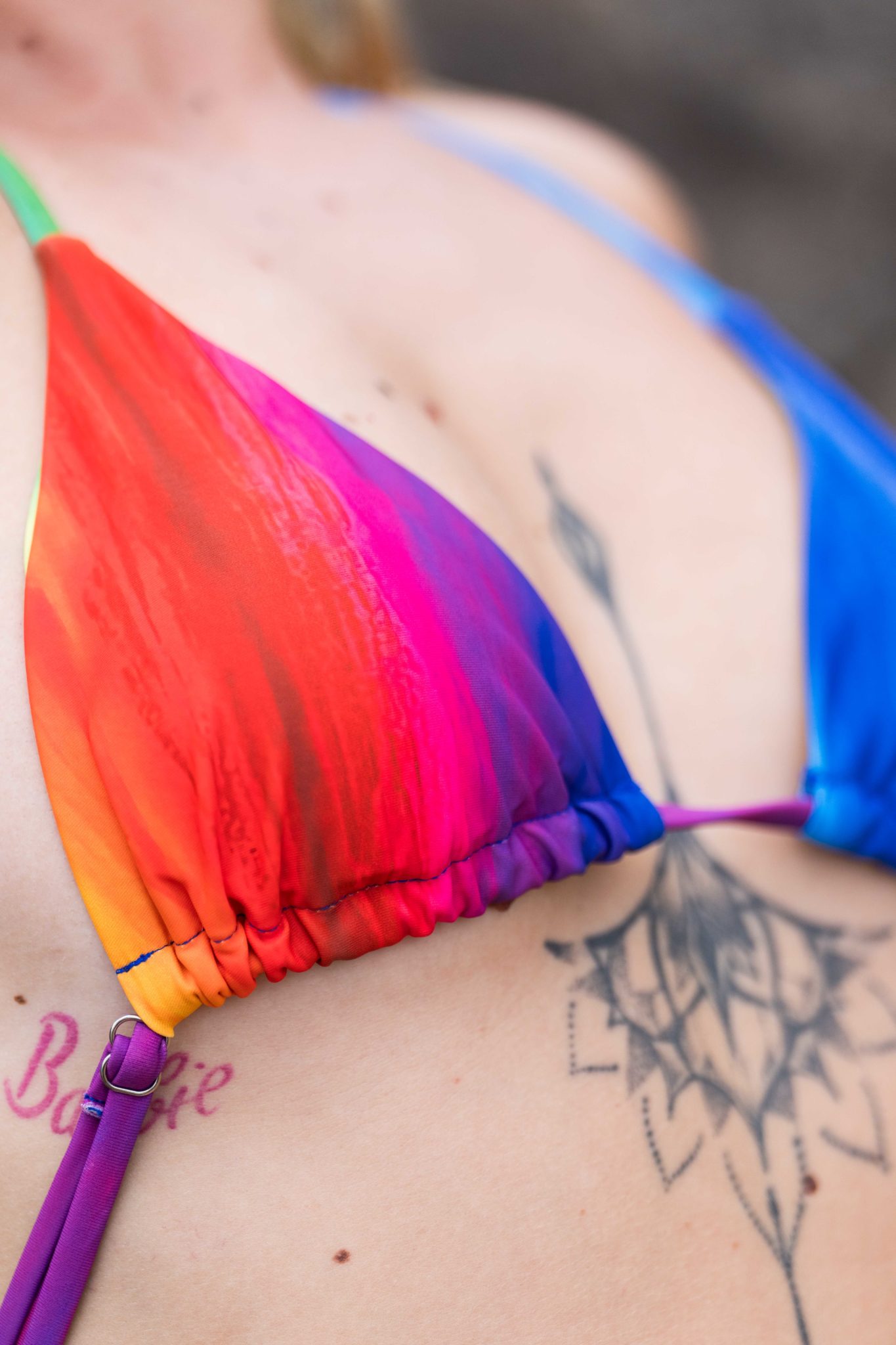 Renata : le maillot de bain une pièce sexy qui révèle ta silhouette.